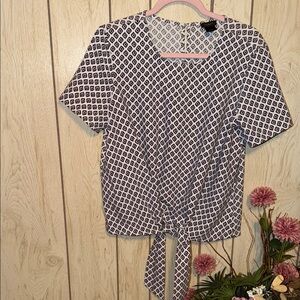 Ann Taylor Navy and White Diamond-Print Tie-Front Crop Top